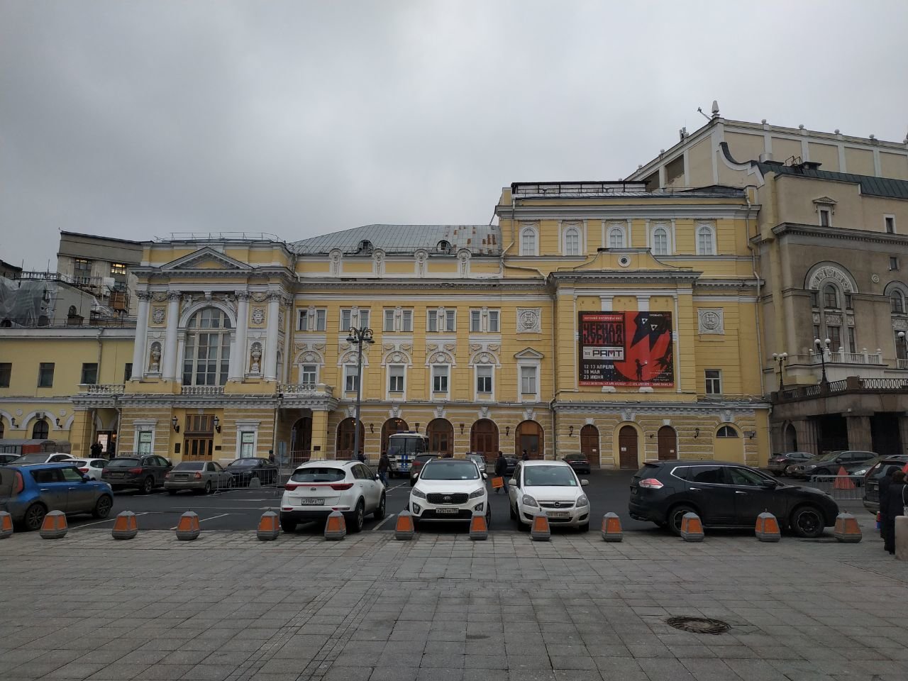 Здание Российского академического молодежного театра (РАМТ)